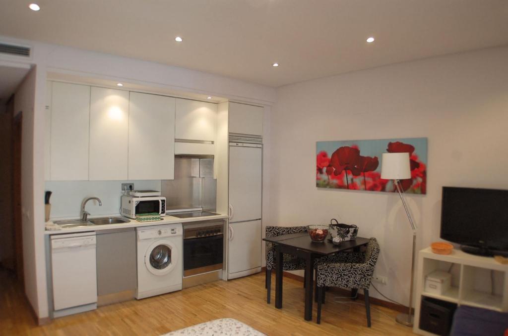 Apartamentos Conde Duque — Photos 3