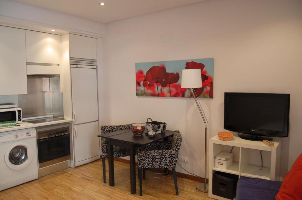 Apartamentos Conde Duque — Photos 2
